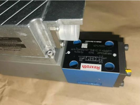 0811404601 válvula de control de los 4WRPEH6C3B12L-20/G24K0/A1M 4WRPEH6C3B12L-2X/G24K0/A1M Integrated Electronics Directional